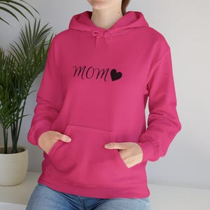 Mom Love Hoodie, Cozy Sweatshirt for Mother&#39;s Day, Gift for Mom, Unisex Pullover, Casual Comfort for Moms, Everyday Wear