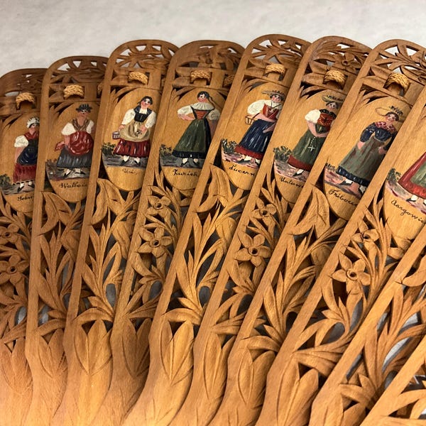 Abanico, arte popular suizo pintado, mujeres con atuendos tradicionales de varios cantones suizos