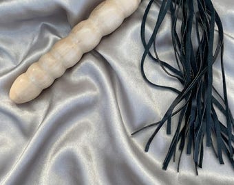 Flogger mit gedrechseltem Griff aus Holz