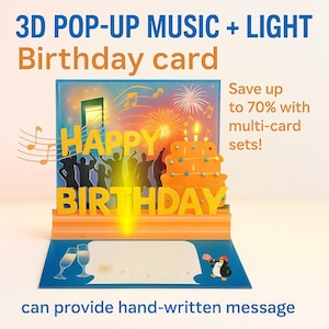 Può includere: Un biglietto di compleanno pop-up 3D con musica e luci. Il biglietto presenta una torta gialla, sagome di persone e le parole "HAPPY BIRTHDAY". Il biglietto include anche il testo "can provide hand-written message".
