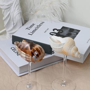 Custom Wine Glasses for Bachelorette Party, Seashell Martini Glasses, 2025 Pop Set Favors, Seashell Wine Glasses, Wedding Bridesmaid Favors