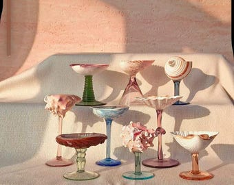 Copas de martini hechas a mano con forma de concha marina, copas de cóctel para bodas en la playa.