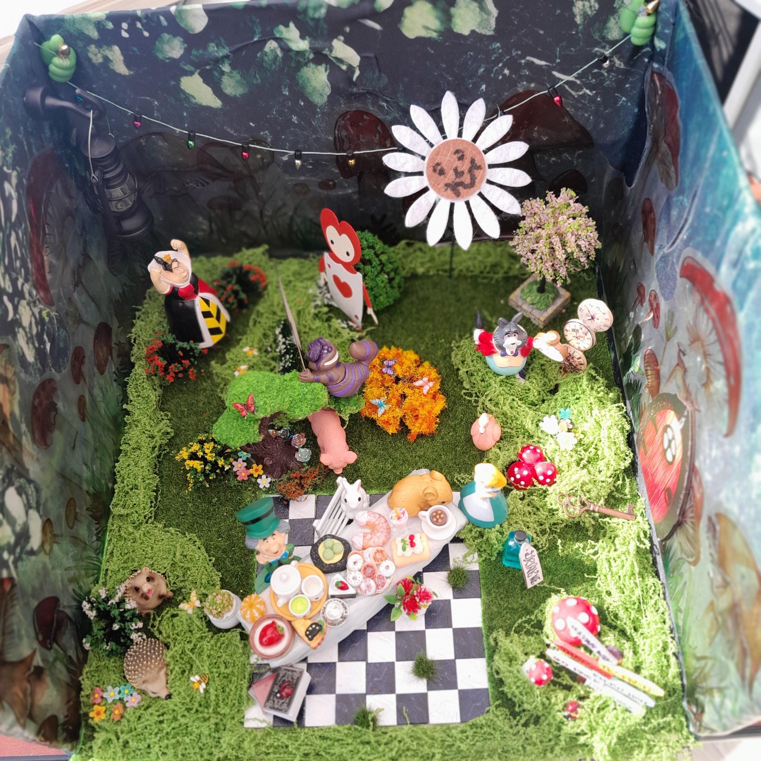 Alice in wonderland centrepiece collectible diorama