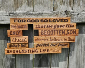 Decoración de pared de madera con grabado de cruz de Juan 3:16 - Roble recuperado