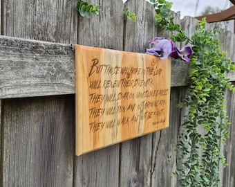 Engraved Pine Bible Verse Plaque – Isaiah 40:31 Scripture Wall Art