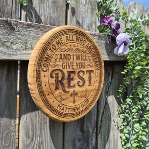 Letrero de madera con versículo bíblico – Mateo 11:28 "Yo os haré descansar" Placa de pino