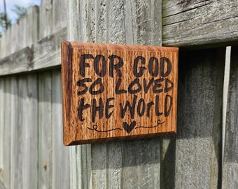 Mini versículo bíblico grabado - Juan 3:16 - Pequeño letrero de madera reciclada, arte cristiano para pared - Regalo único hecho a mano