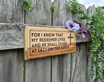 Engraved Oak Bible Sign – Job 19:25 Scripture Wall Art
