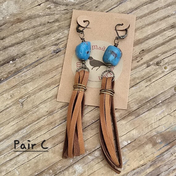Orecchini con frange in pelle con perline, orecchini con frange boho, turchese, multi-elenco, orecchini con frange in pelle, marrone chiaro, nero, senape, palomino - Italia