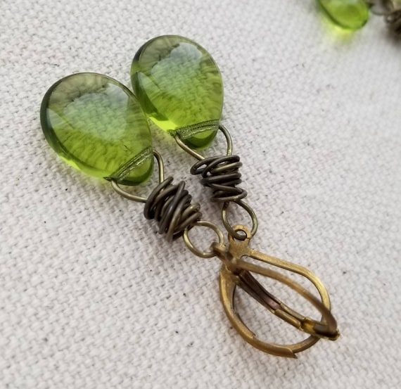 Boucles D'oreilles Clous Verre Dépoli Vert - Très Bon état, Occasion