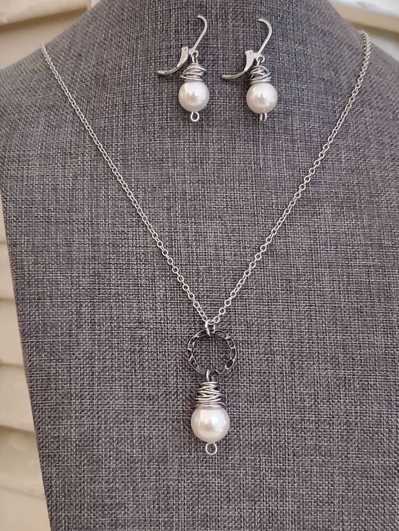 Collier bohème avec pendentif perle blanche, bijoux en fil métallique, collier de perles à grand prix, collier perle sur chaîne en argent antique, pendentif perle image 9