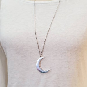 Minimal Silver Crescent Moon Pendant Necklace, Silver Moon Necklace, long boho Crescent Moon Necklace, Boho Moon Necklace