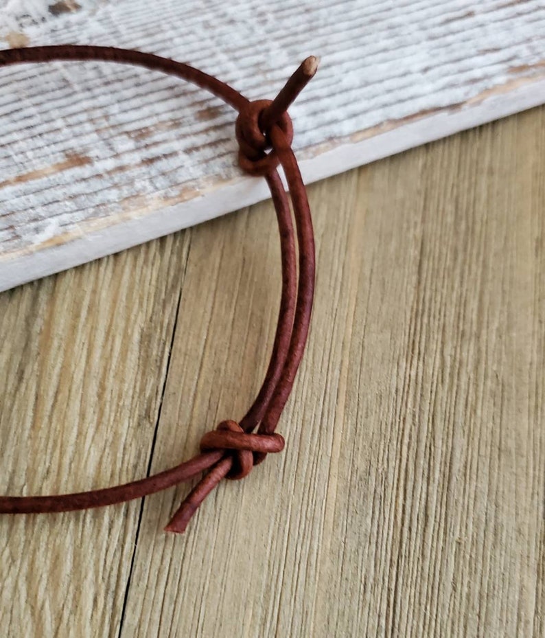 Lange Boho lederen koperen cirkel ketting, Boho Vintage koperen cirkel hanger op leer, verstelbaar afbeelding 3