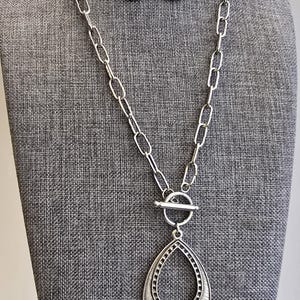 Teardrop Pendant Necklace in Stainless Steel Paper Clip Chain with Front Toggle Clasp, Minimal Paperclip Chain Necklace Front Clasp
