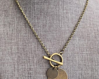 Minimal Antiqued Brass Disc Front Toggle Pendant Necklace in Rolo Chain