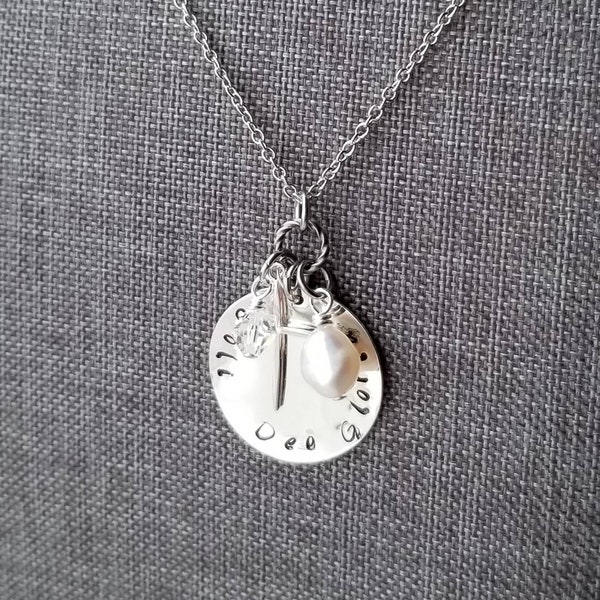 Soli Deo Gloria ketting, Latijnse hanger, met de hand gestempeld, Latijnse ketting, klassieke gesprekken, glorie aan God alleen ketting