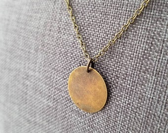 Halskette mit Anhänger in Scheibenform aus mattem Silber, Kupfer oder Messing: Minimalistisches Layering, 15 mm