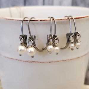 Zierliche Swarovski Perlen Ohrringe: Altsilber Brisur