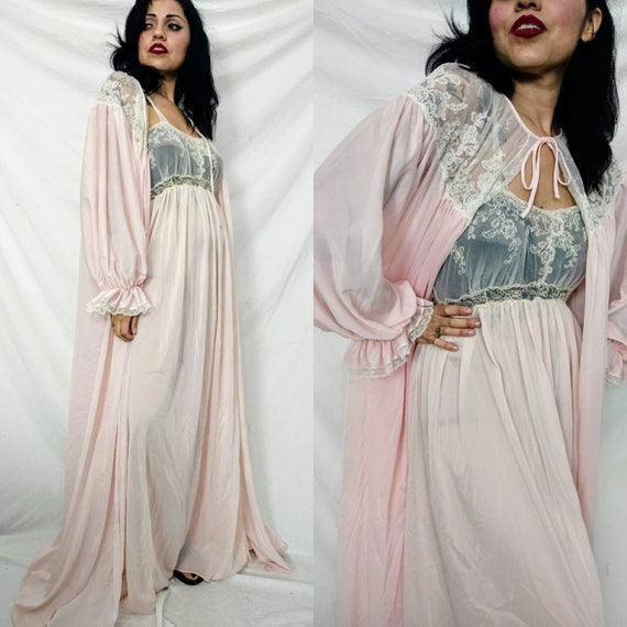 1950s Movie Star Baby Pink Lace and Nylon Peignoir