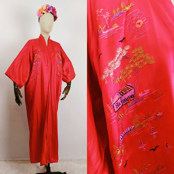 1960s Chinese Embroidered Lounge Wear Silk Robe, V