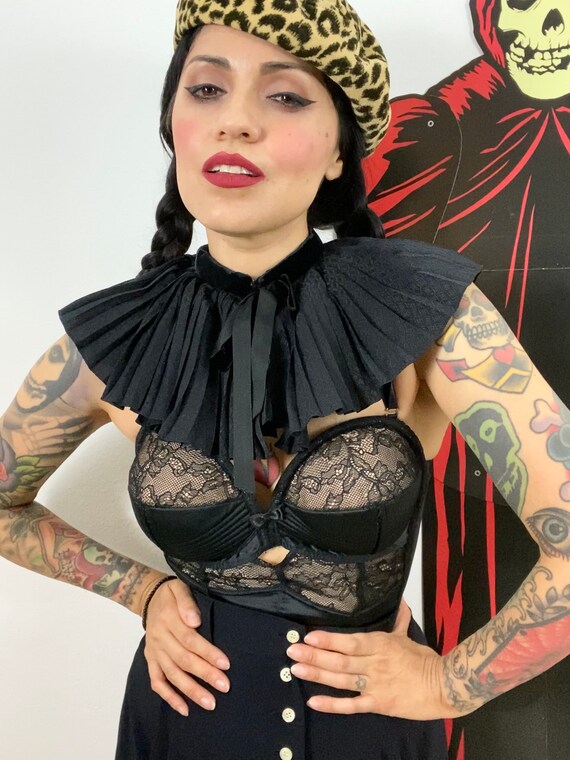 1980s Black Large Pierrot Bib Collar, Black Detach