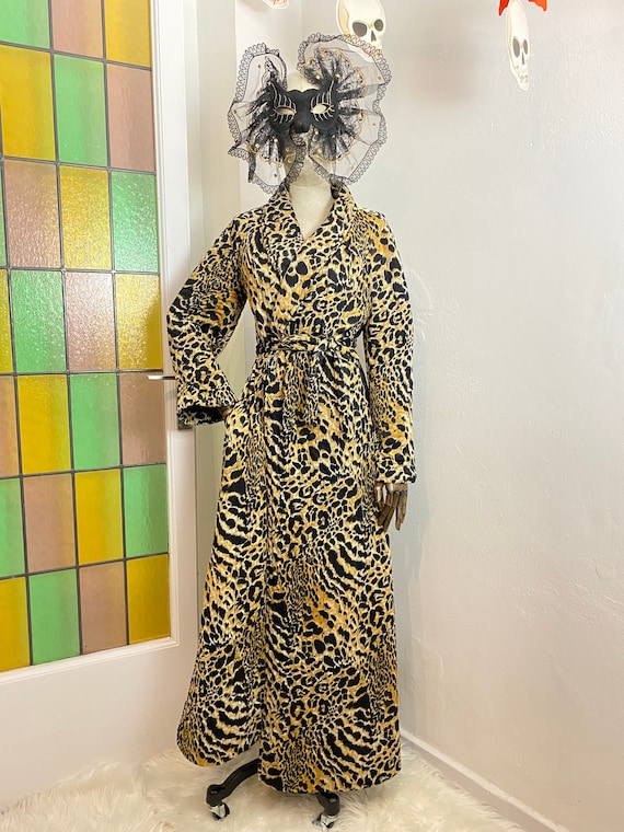 1960s-1970s Leopard Loungewear Quilted Dressing Go