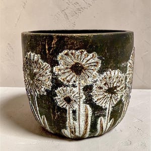 Rustic Dandelion Cement Planter – Botanical Boho Plant Pot for Succulents, Shelf or Desk