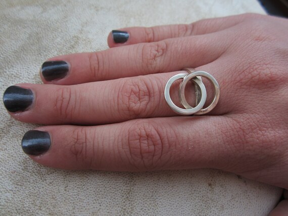 Sterling Silver Overlapping Circle Ring - image 4