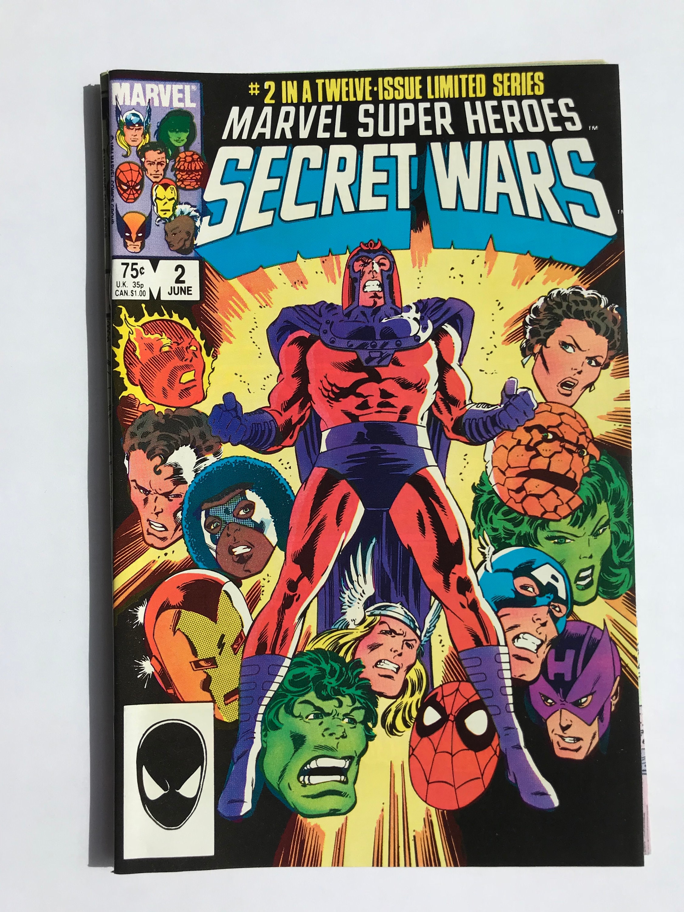 Marvel Super Heroes Secret Wars #2 - Mike Zeck (1984, VF/NM, First