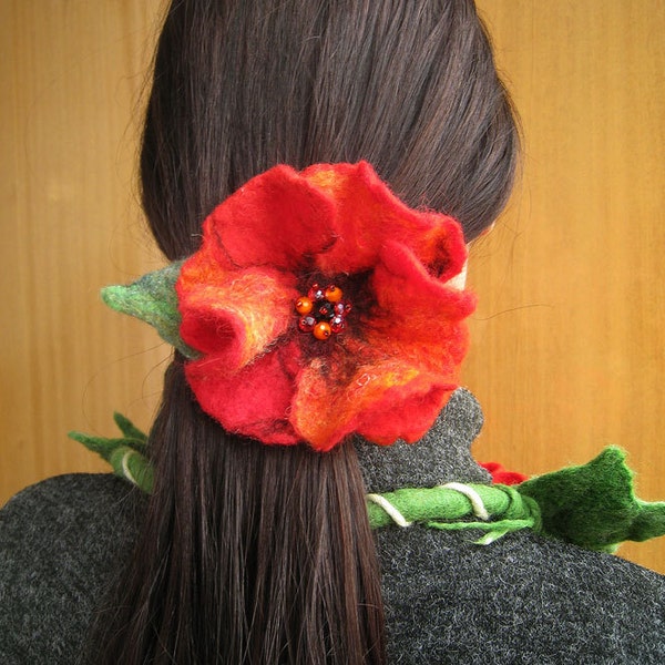 A felt barrette "Poppy"