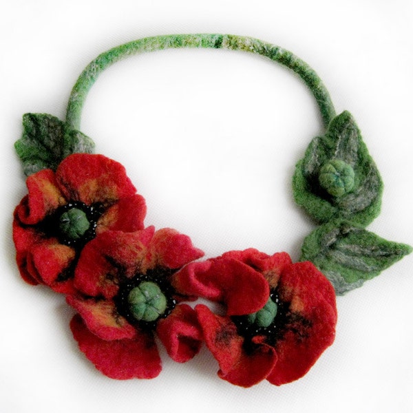 A felt necklace "Poppies"