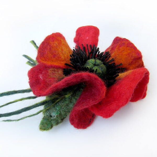 A felt barrette "Poppy"