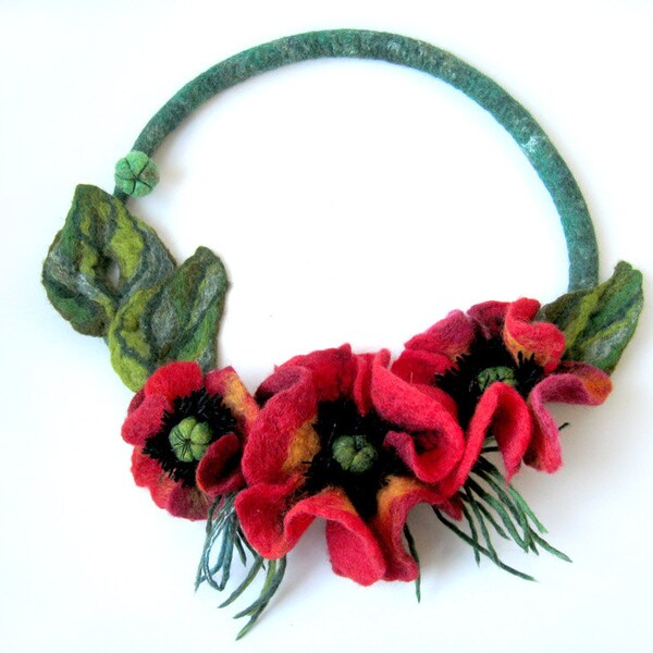 A felt necklace "Poppies"