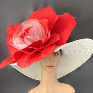Rood-witte Kentucky Derby-hoed voor dames, gigantische rode bloem, hoed met brede rand