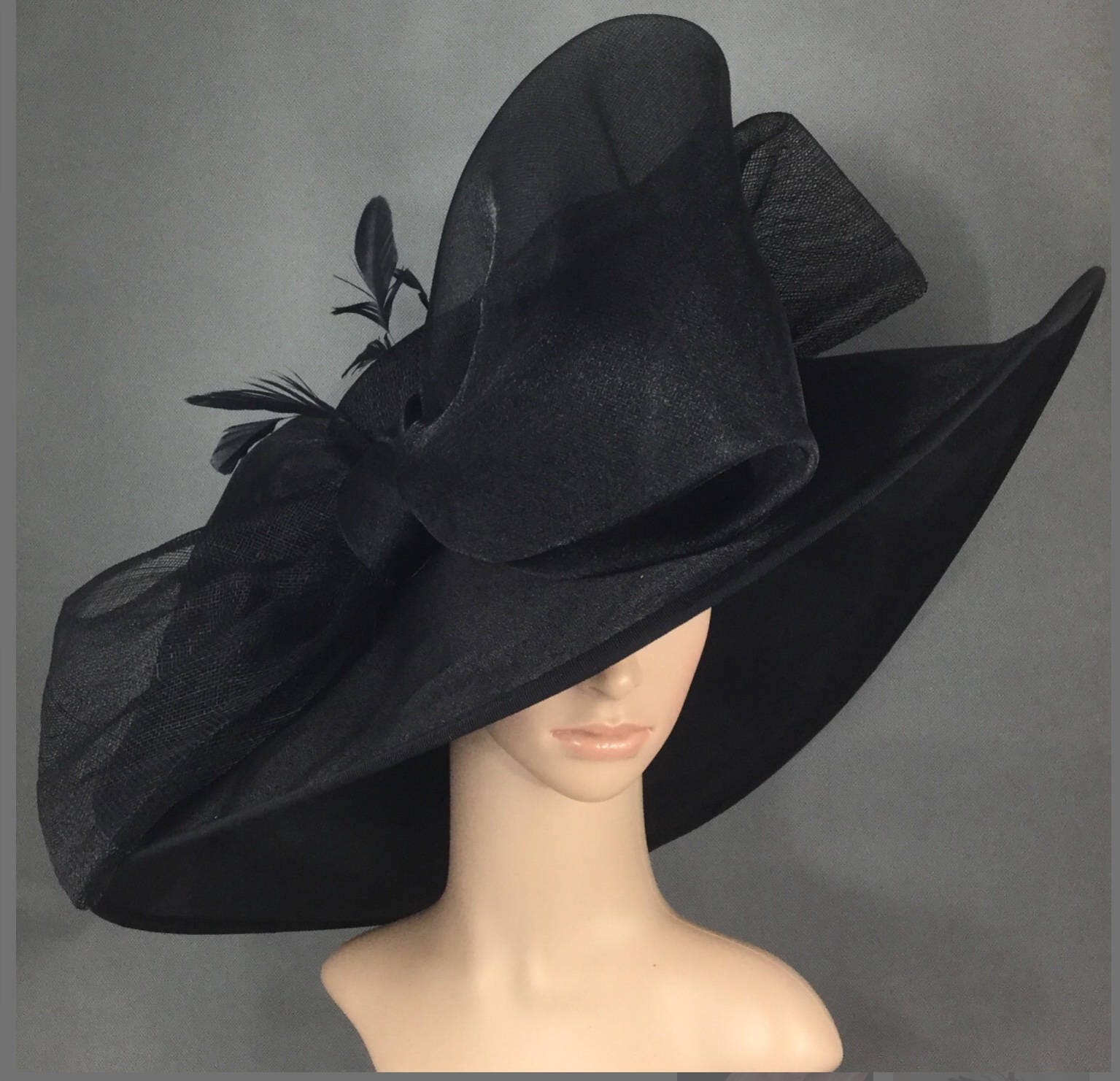 Черная шляпка. Шляпа с вуалью. Траурная шляпка. Женские траурные шляпки. Большие черные шляпы