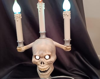 Vintage Trendsetter skull lamp
