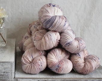 Preorder TEA ROOM 100g Peyton Sock 463yd pale violet pink blush with speckles