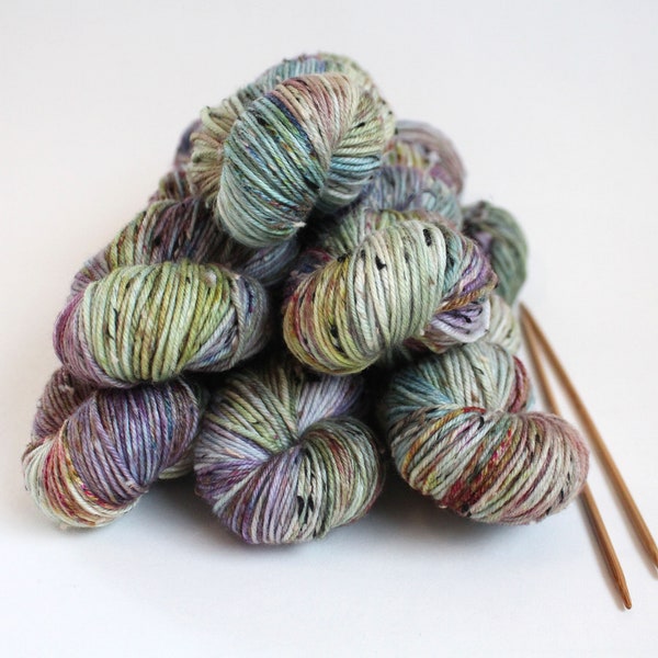 Preorder TIFFANY LAMP tweedy DK Yarn  100g 231yd sw merino  hand dyed yarn green  purple