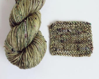 LICHEN tweedy DK 100g 231yd sw merino  hand dyed yarn soft green speckles