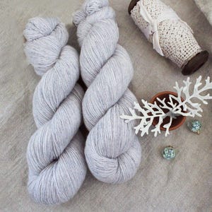 Frosty Heather, 100% Cashmere Yarn lace weight  55g  448yd