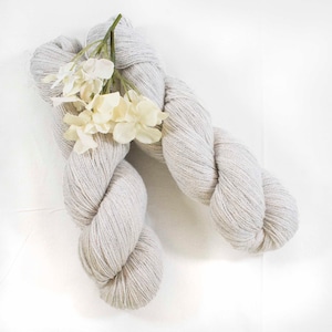 PLATINUM HEATHER  lace weight 100% Cashmere Yarn  55g  399 yds light heather gray