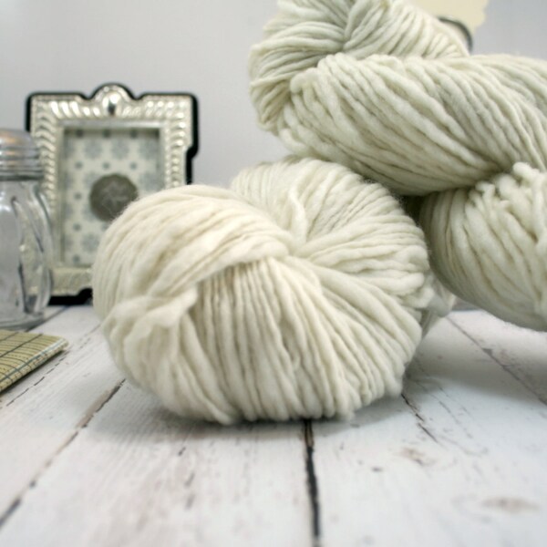 yarn handspun yarn French Vanilla Laurel worsted 100% Merino Natural Cream undyed farmhouse chic rural luxury