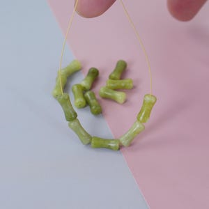 10 cuentas de bambú de jade Xiuyu de 5 x 12 mm: cuentas de tubo de jade verde natural para hacer pulseras, collares y pendientes.