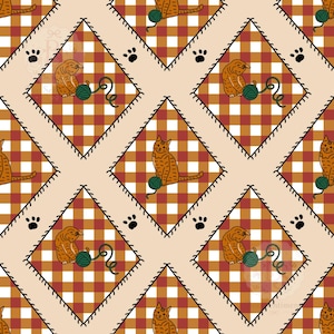 Pode incluir: Um padrão de tecido repetitivo com molduras em forma de diamante sobre um fundo xadrez vermelho e branco. Dentro de cada diamante, um gato malhado laranja brinca com um novelo de lã verde. As bordas bege incluem pequenas pegadas pretas.