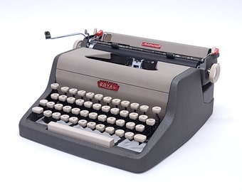 Typewriter 1958 Royal Aristocrat - With Case - Beautiful  Working Machine