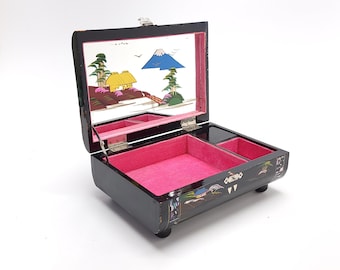 Boîte à bijoux vintage musique japonaise laque noire, doublure rose, incrustation de coquillages d'ormeau, miroir de maquillage Mont Fuji, vanity MCM des années 1950