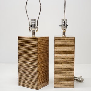 Lámpara de madera contrachapada de nogal mediana hecha a mano imagen 6