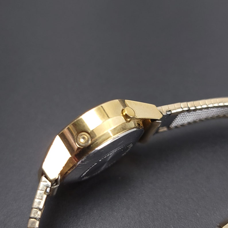 Montre vintage pour femme BULOVA N7 Quartz LCD numérique ton or fermoir bijoux rétro fabriqués au Japon image 8