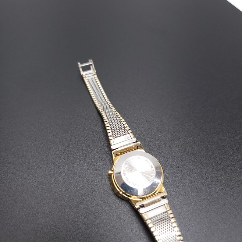 Montre vintage pour femme BULOVA N7 Quartz LCD numérique ton or fermoir bijoux rétro fabriqués au Japon image 10