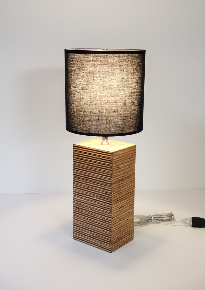 Lámpara de madera contrachapada de nogal mediana hecha a mano imagen 10